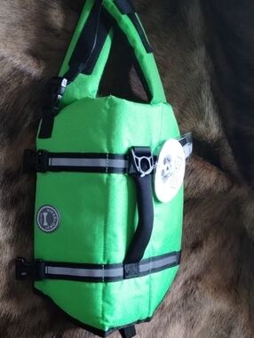 High-Visibility Adjustable Dog Life Vest with Reflective Straps